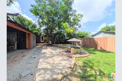635 E Camp Street, New Braunfels, TX 78130 - Photo 12