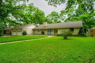 303 Stewart St, Marble Falls, TX 78654 - Photo 2
