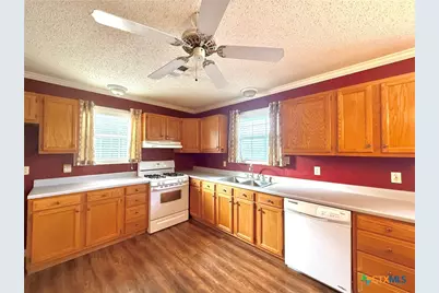 109 River Road, Tivoli, TX 77990 - Photo 20