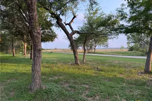 109 River Rd, Tivoli, TX 77990 - Photo 38