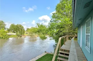 109 River Rd, Tivoli, TX 77990 - Photo 4