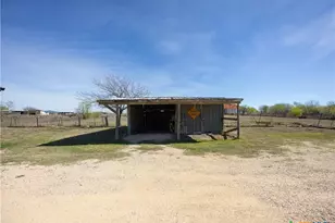 2412 Williamson Rd, Lockhart, TX 78644 - Photo 14