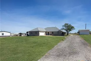 2412 Williamson Rd, Lockhart, TX 78644 - Photo 44