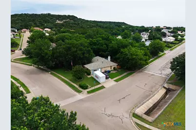 302 W Anderson Avenue, Copperas Cove, TX 76522 - Photo 2