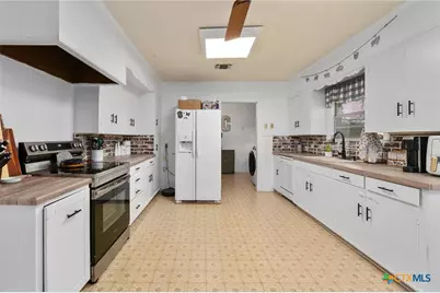 908 S Laurel Avenue, Luling, TX 78648 - Photo 8