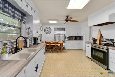 908 S Laurel Avenue, Luling, TX 78648 - Photo 10