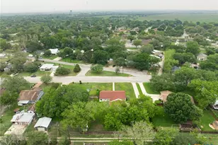 908 S Laurel Ave, Luling, TX 78648 - Photo 24