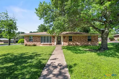 400 Downing Street, Belton, TX 76513 - Photo 1