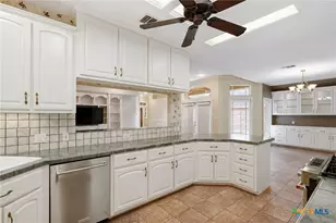117 Tradewind Dr, Victoria, TX 77904 - Photo 12