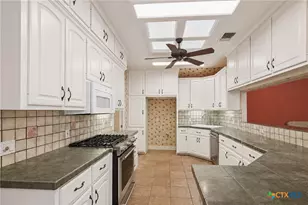 117 Tradewind Dr, Victoria, TX 77904 - Photo 10
