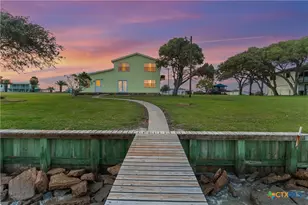 1838 W Bayshore Dr, Palacios, TX 77465 - Photo 2