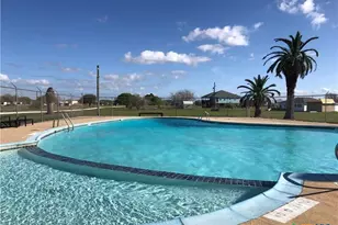 1838 W Bayshore Dr, Palacios, TX 77465 - Photo 32