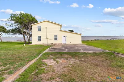 1838 W Bayshore Drive, Palacios, TX 77465 - Photo 24