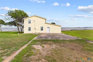 1838 W Bayshore Dr, Palacios, TX 77465 - Photo 24
