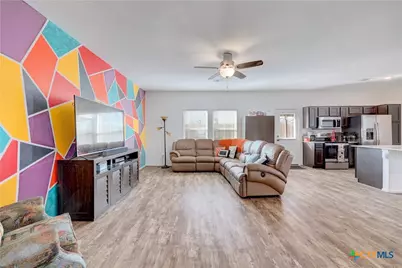 808 Circle Way #26H, Jarrell, TX 76537 - Photo 4