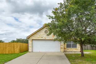 1316 Fern Ct, Gonzales, TX 78629 - Photo 2