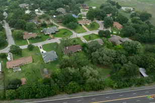 150 Oak Creek Cir, Luling, TX 78648 - Photo 34