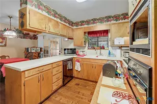 150 Oak Creek Cir, Luling, TX 78648 - Photo 10