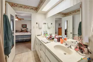 150 Oak Creek Cir, Luling, TX 78648 - Photo 22
