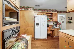 150 Oak Creek Cir, Luling, TX 78648 - Photo 12