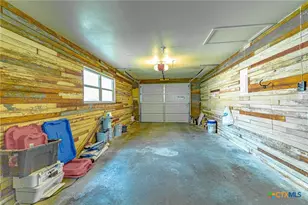 421 W Runk St, Shiner, TX 77984 - Photo 14