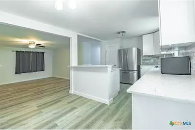 421 W Runk Street, Shiner, TX 77984 - Photo 6