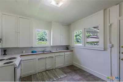 1303 S 15th Street, Temple, TX 76504 - Photo 4