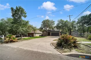1405 Girard Ave, San Marcos, TX 78666 - Photo 4