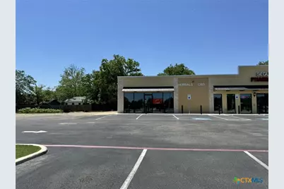 637 W Court Street #200, Seguin, TX 78155 - Photo 2