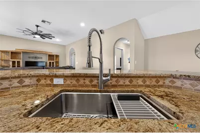 317 Yorktown, Pleasanton, TX 78064 - Photo 16