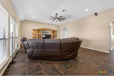 317 Yorktown, Pleasanton, TX 78064 - Photo 10