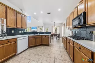 1788 Oakmont Cir, New Braunfels, TX 78132 - Photo 16