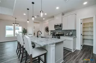 321 Whitetail Ln, Victoria, TX 77905 - Photo 8