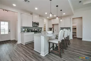 321 Whitetail Ln, Victoria, TX 77905 - Photo 4