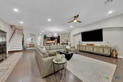 949 N Academy Avenue, New Braunfels, TX 78130 - Photo 4