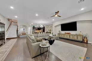 949 N Academy Ave, New Braunfels, TX 78130 - Photo 4