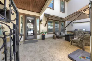 949 N Academy Ave, New Braunfels, TX 78130 - Photo 2