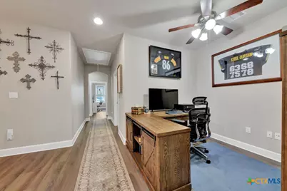 949 N Academy Avenue, New Braunfels, TX 78130 - Photo 12
