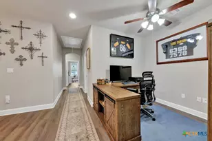 949 N Academy Ave, New Braunfels, TX 78130 - Photo 12