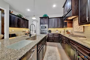 949 N Academy Ave, New Braunfels, TX 78130 - Photo 8