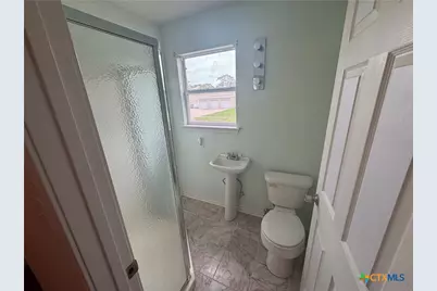 105 W Brackenridge Street, Edna, TX 77957 - Photo 24