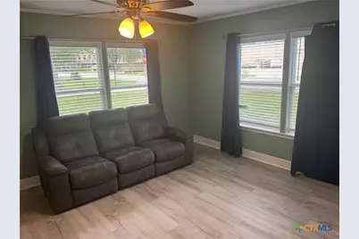 105 W Brackenridge Street, Edna, TX 77957 - Photo 6