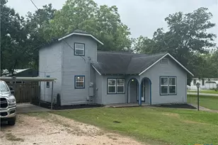 105 W Brackenridge St, Edna, TX 77957 - Photo 2