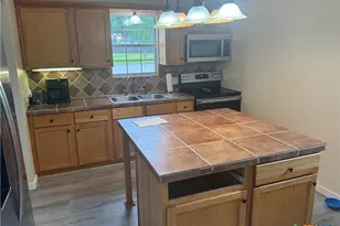 105 W Brackenridge St, Edna, TX 77957 - Photo 8