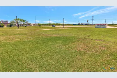 9505 N Navarro Street, Victoria, TX 77904 - Photo 10