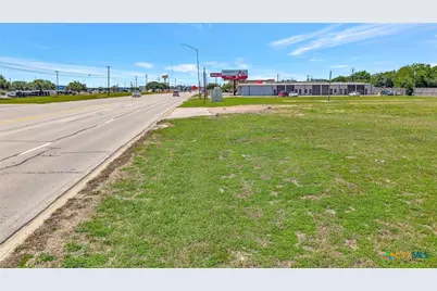 9505 N Navarro Street, Victoria, TX 77904 - Photo 14