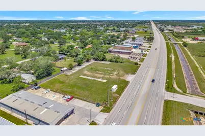 9505 N Navarro Street, Victoria, TX 77904 - Photo 4
