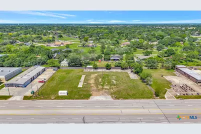 9505 N Navarro Street, Victoria, TX 77904 - Photo 2