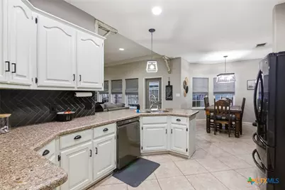 206 Windy Way Drive, Victoria, TX 77904 - Photo 14