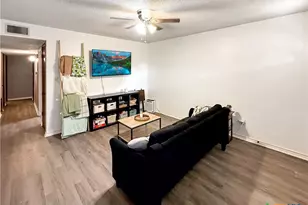 821 S Mill St, Flatonia, TX 78941 - Photo 4